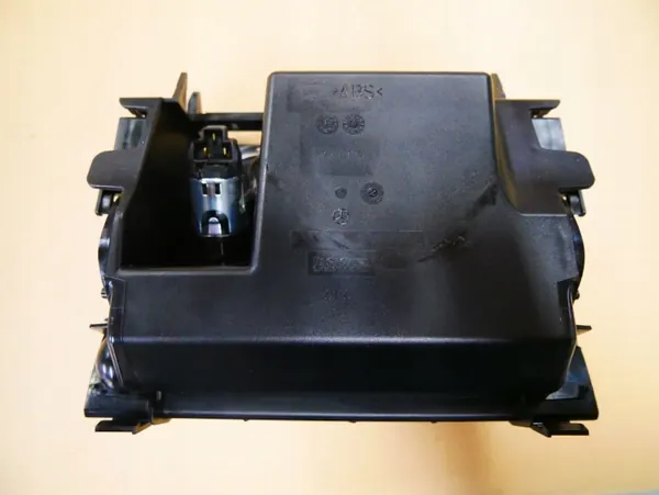 Mercedes CLS W219 Askfat Konsol Dekor OEM 2116802852 image 5