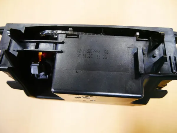 Mercedes CLS W219 Askfat Konsol Dekor OEM 2116802852 image 6