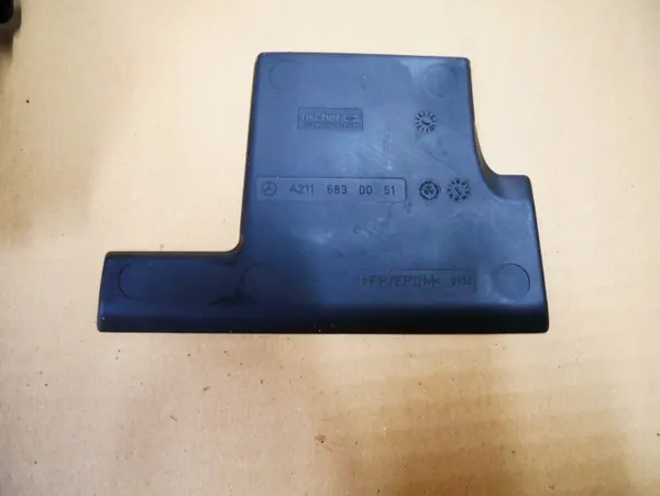Mercedes CLS W219 Askfat Konsol Dekor OEM 2116802852 image 7