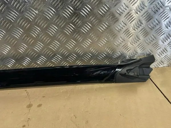 Range Rover Discovery V Framrutslist OEM image 3