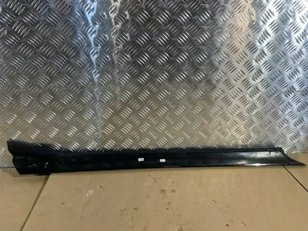 Range Rover Discovery V Framrutslist OEM image 4