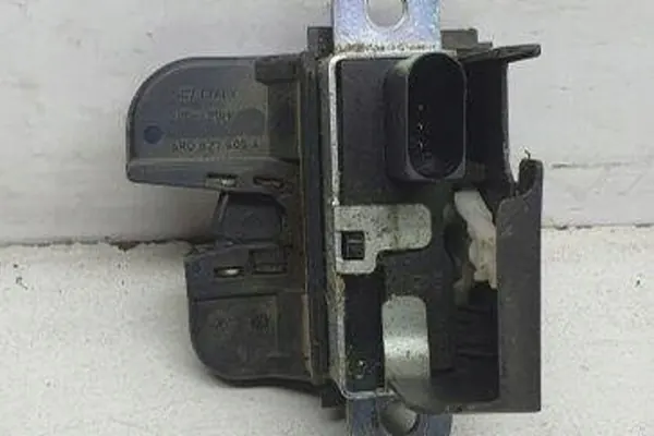 Bagagelås VW POLO 1.6L Diesel 2010 image 3