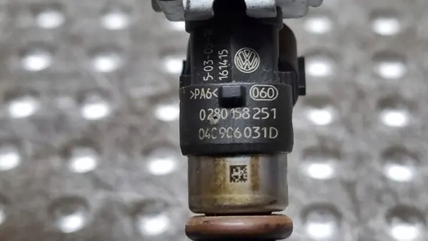 Kraftstoffrail Einspritzdüsen VW UP CITIGO MII 1.0 MPI 04C133313H image 3