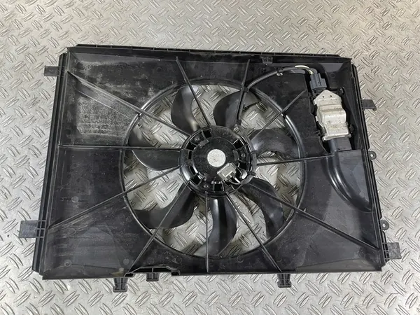 Mercedes W176 W246 Koelventilator A2465000093 image 4