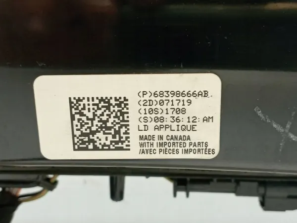 Takaluukun koriste OEM 68398666AB Dodge Chargerille image 3