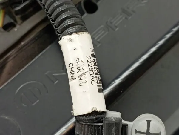 Takaluukun koriste OEM 68398666AB Dodge Chargerille image 8