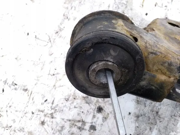 Bakre differentialfäste Volkswagen Transporter - Caravelle T5 OEM image 5