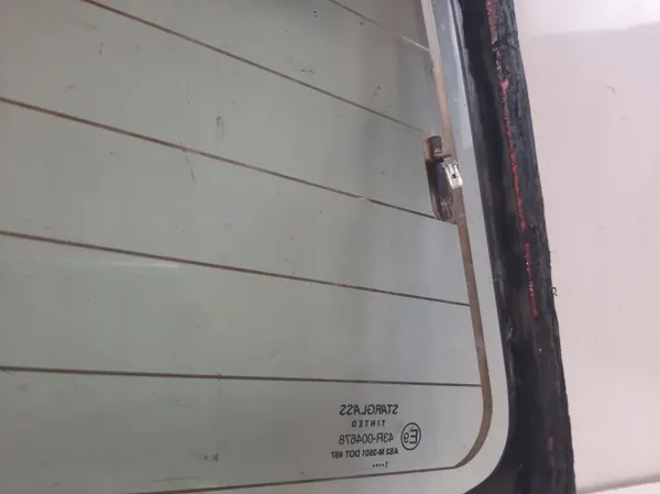 Luna trasera Toyota Hilux OEM 43R004678 - Usada image 9