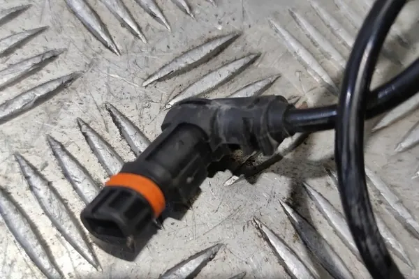 Voorste linker ABS-sensor MERCEDES-BENZ E T-MODEL A2129053303 image 2