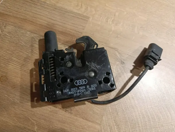 Fecho capô Audi A4 B9 A5 OEM 8W0823509C image 3