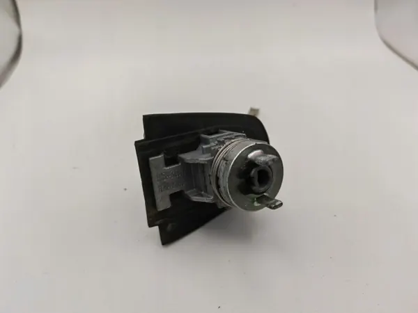 Insert de serrure clé Ford Fiesta MK8 OEM J008230 image 3