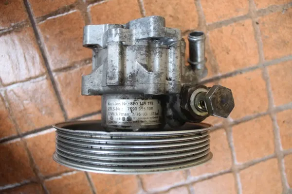 Bomba dirección asistida Audi A4 B6 2.5 TDI 8E0145155 image 4