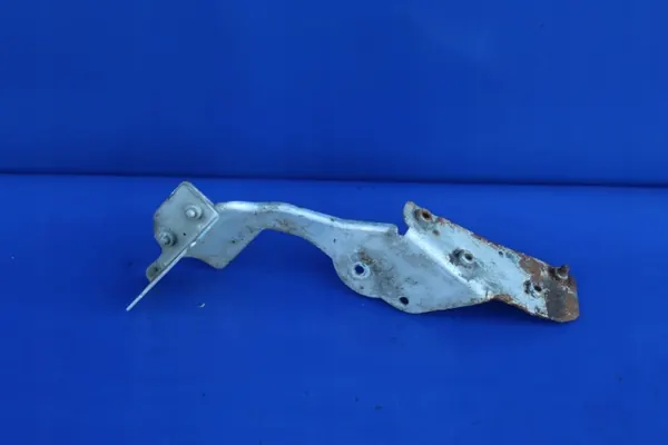 Rechter Spritzschutzhalter OEM A1716203214 Mercedes image 2