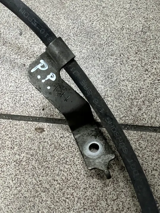 Tesla Model Y framhöger bromsslang OEM 1188724-00-A image 3