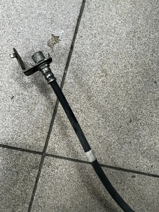 Tesla Model Y framhöger bromsslang OEM 1188724-00-A image 4