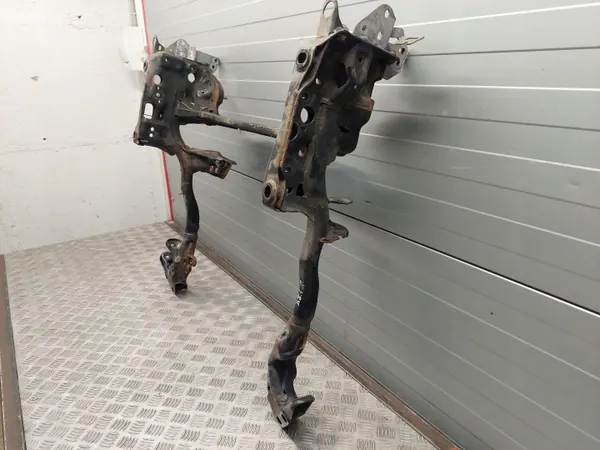 Audi A8 S8 D4 Voorste dwarsbalk OEM 4H0399315 image 10