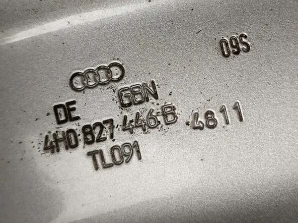 Coffre Audi A8 OEM 4H0827446 - État d'occasion image 5