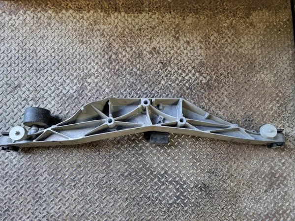 Bakre reduktormontering OEM 6868778 för BMW 2 Gran Tourer image 2