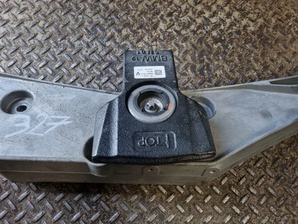 Bakre reduktormontering OEM 6868778 för BMW 2 Gran Tourer image 3