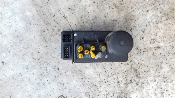 Bomba de cierre central OEM 2028000948 para Mercedes C-Class image 3