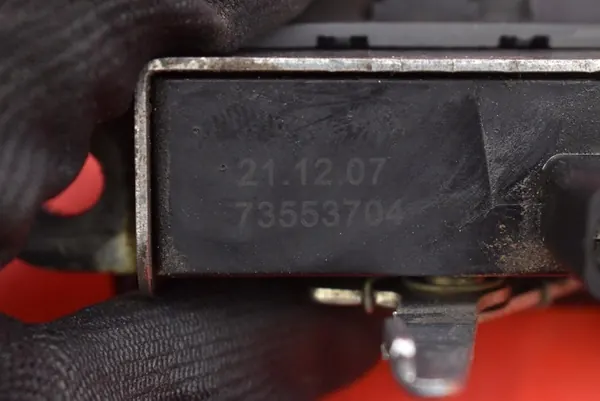 Baklucka Lås VW Golf 5 Kombi 03-09 5M0827505B image 8