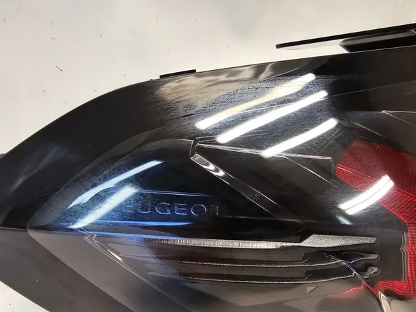 Luz trasera izquierda Peugeot 208 II 2019- OEM 9823216780 image 5