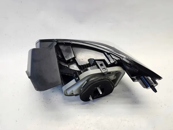 Luz trasera izquierda Peugeot 208 II 2019- OEM 9823216780 image 6