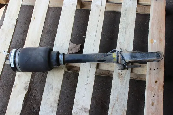 Suspension à air avant Mercedes-Benz GL X164 B4LF1Z005A05 image 1