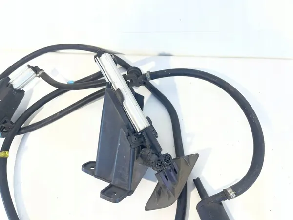 Citroen C4 Picasso Lift Ruitenwissersproeier OEM 124120099 image 3