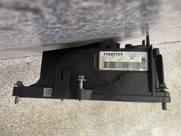 Tampa de válvula sensor de óleo BMW F11 2.0 D N47 F10 OEM image 7