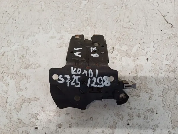 AUDI A4 B7 Kombi Tavaratilan Lukko 8P4827505B image 2