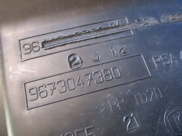 Peugeot OE 9673047380 luftfilterhus image 3