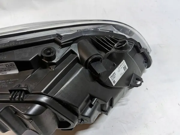 VOLVO V40 2012- VASEN VALO OEM 31420003 ARO image 3