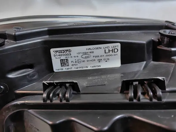 VOLVO V40 2012- VASEN VALO OEM 31420003 ARO image 5