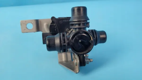 Mercedes Vattenregleringsventil OEM A0005061500 image 5