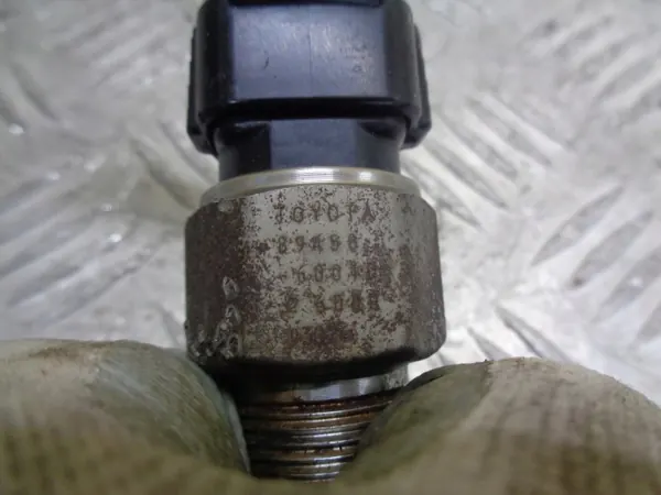 Brandstofdruksensor OEM 89458-60010 voor Toyota Avensis image 3