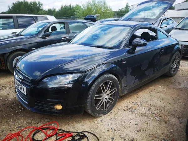 Audi TT Vesiputki 2009 2.0L 06F121058D image 6