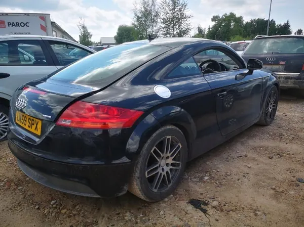 Audi TT Vesiputki 2009 2.0L 06F121058D image 8