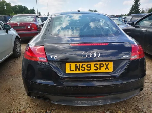 Audi TT Vesiputki 2009 2.0L 06F121058D image 9