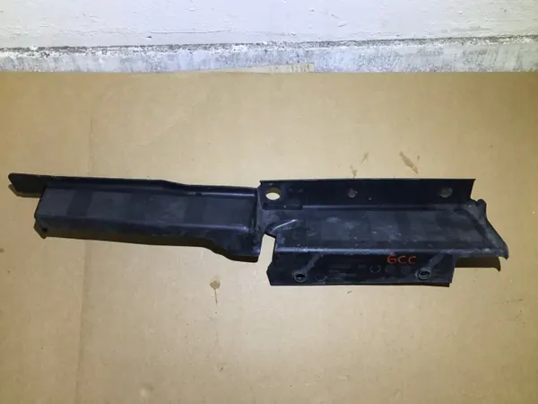 Volvo XC40 Gurtabdeckung rechts vorne OEM 31651853 image 2