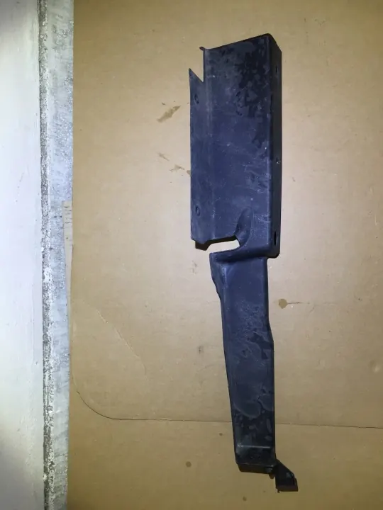 Volvo XC40 Gurtabdeckung rechts vorne OEM 31651853 image 3
