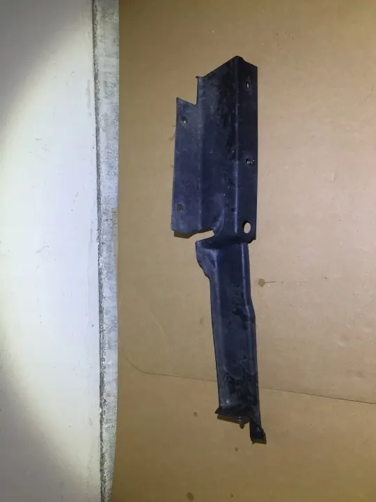 Volvo XC40 Gurtabdeckung rechts vorne OEM 31651853 image 4