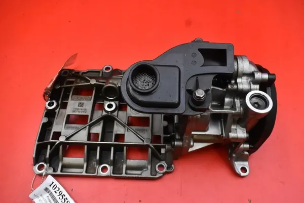 Bomba de aceite usada OEM 7798014 para BMW E90/E91 2.0D image 2