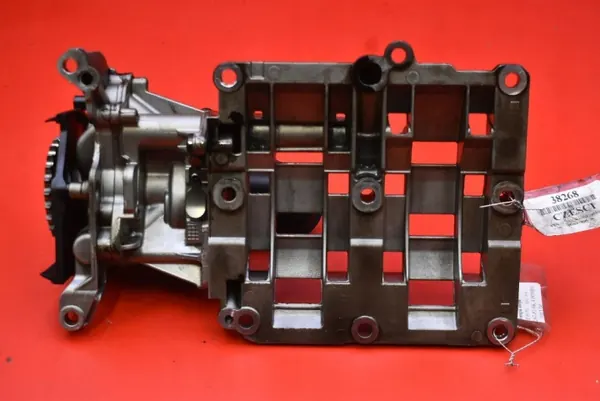 Bomba de aceite usada OEM 7798014 para BMW E90/E91 2.0D image 3