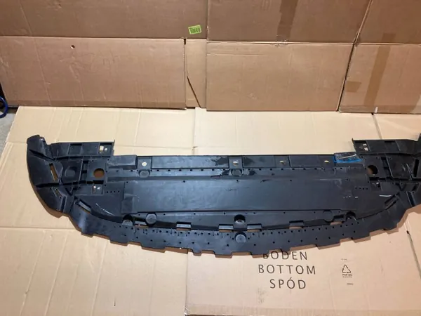 Placa de cubierta OEM A1778858205 Mercedes image 8