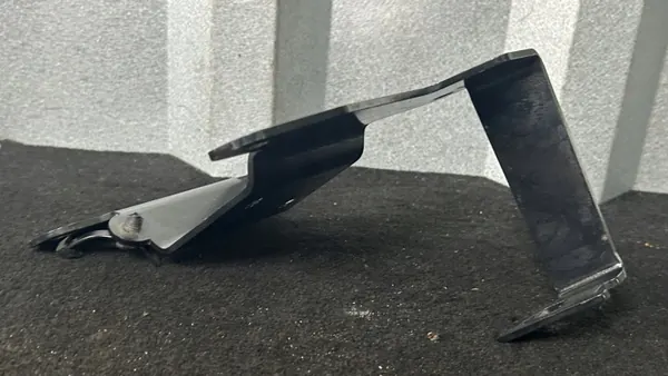 Suporte Bomba AdBlue DAF OEM 2152937 - Usado image 4
