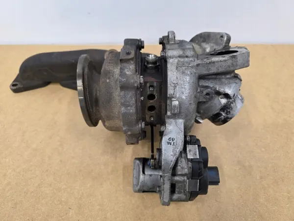 Turbo OEM 05L253019P para VW 2.0 TDI - Usado image 2