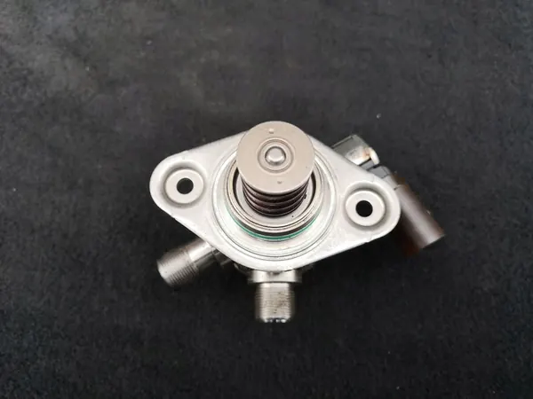 BRANDSTOFPOMP MERCEDES C W205 A2640700000 OE image 3