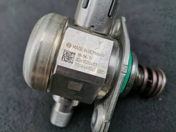 BRANDSTOFPOMP MERCEDES C W205 A2640700000 OE image 5