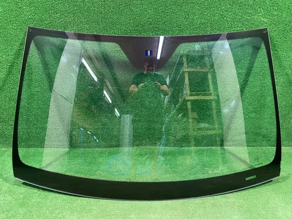 MERCEDES C-KLASA W204 PARABREZZA ANTERIORE A2046706601 image 3